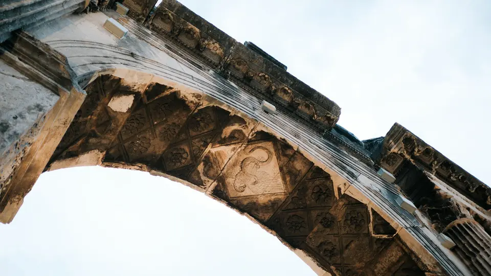 Intricate subterranean Roman aqueduct archways showcasing advanced hydraulic engineering